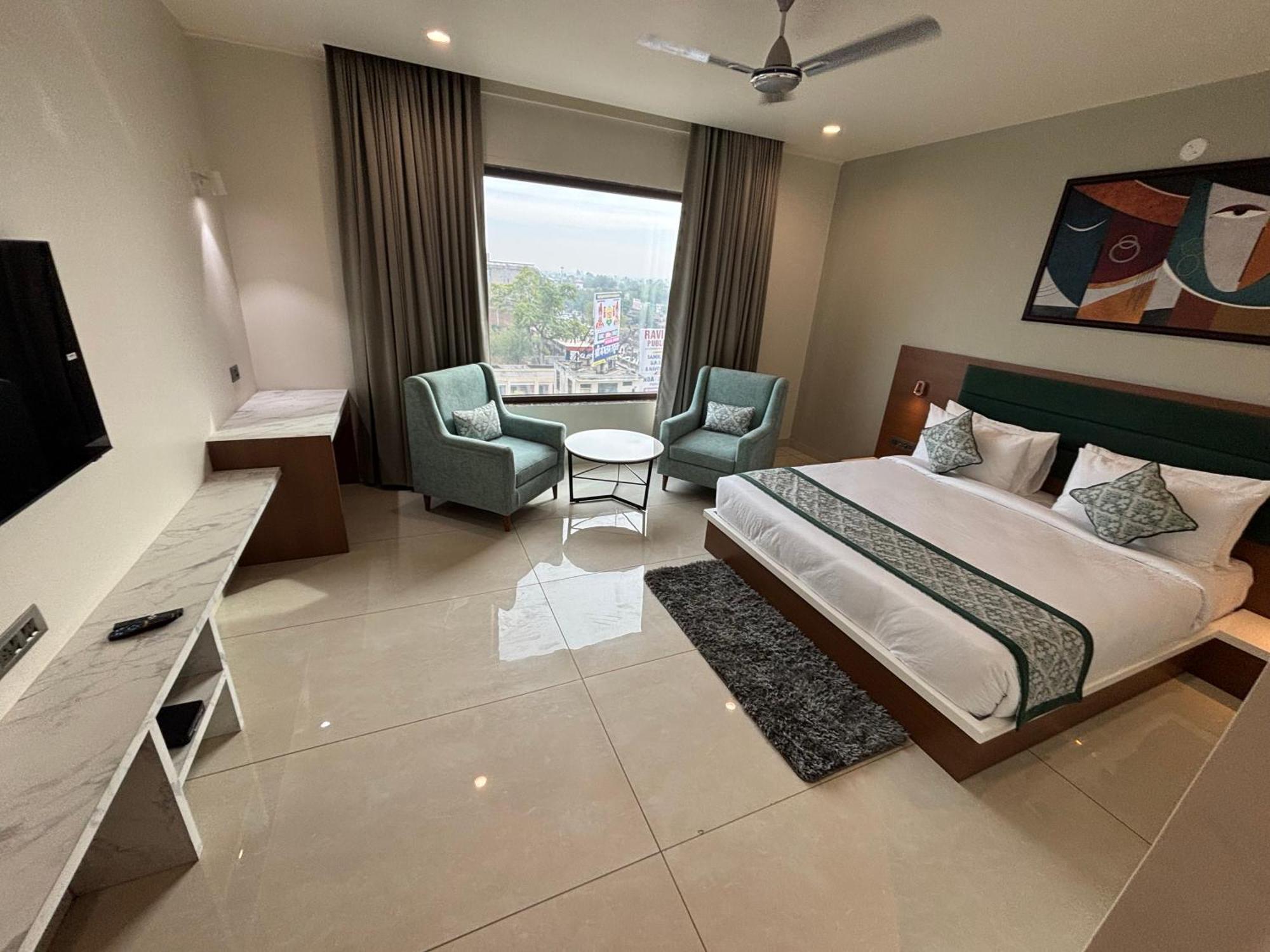 Hotel The Crown Inn Jhunjhunu Ngoại thất bức ảnh