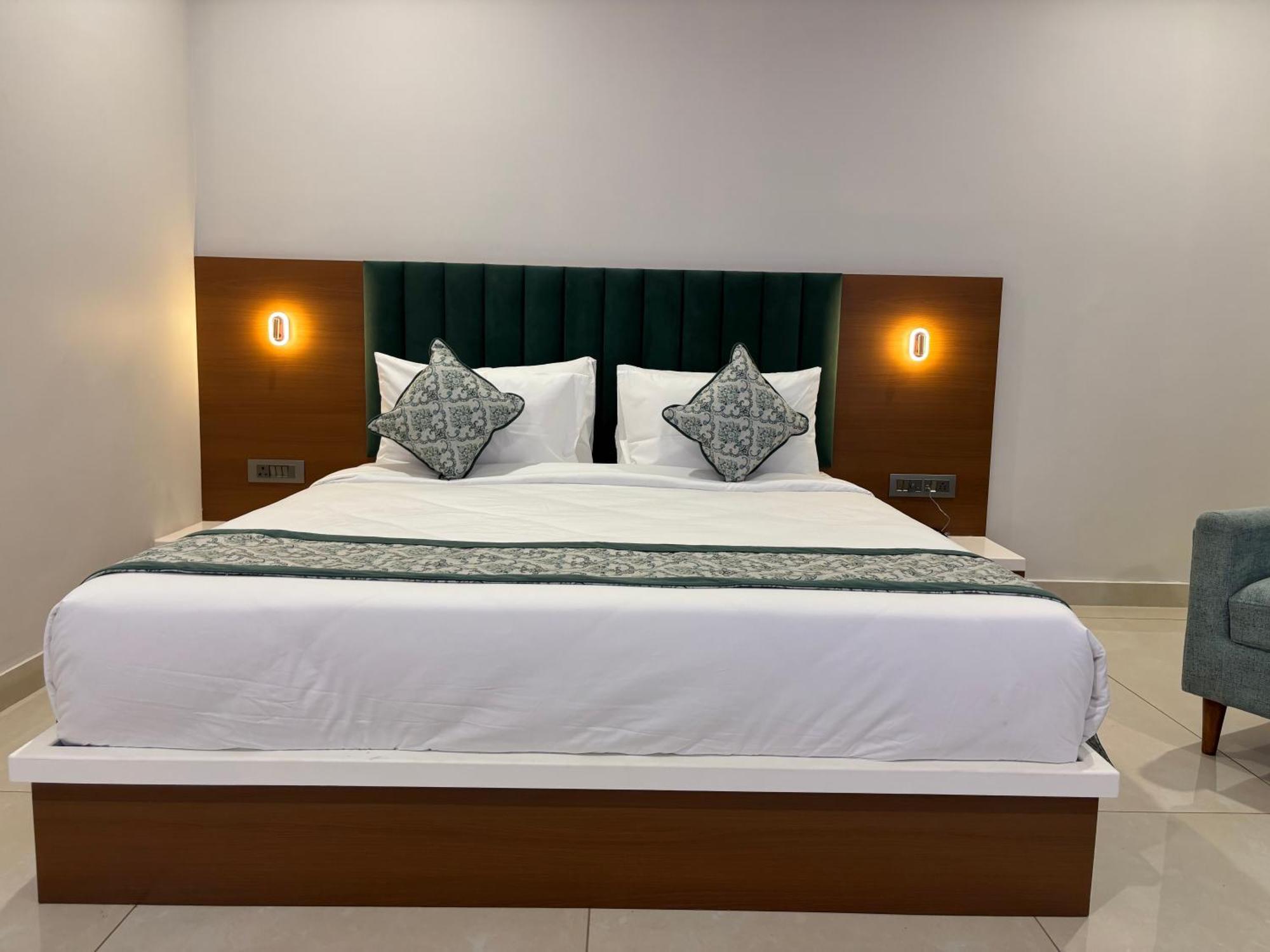 Hotel The Crown Inn Jhunjhunu Ngoại thất bức ảnh
