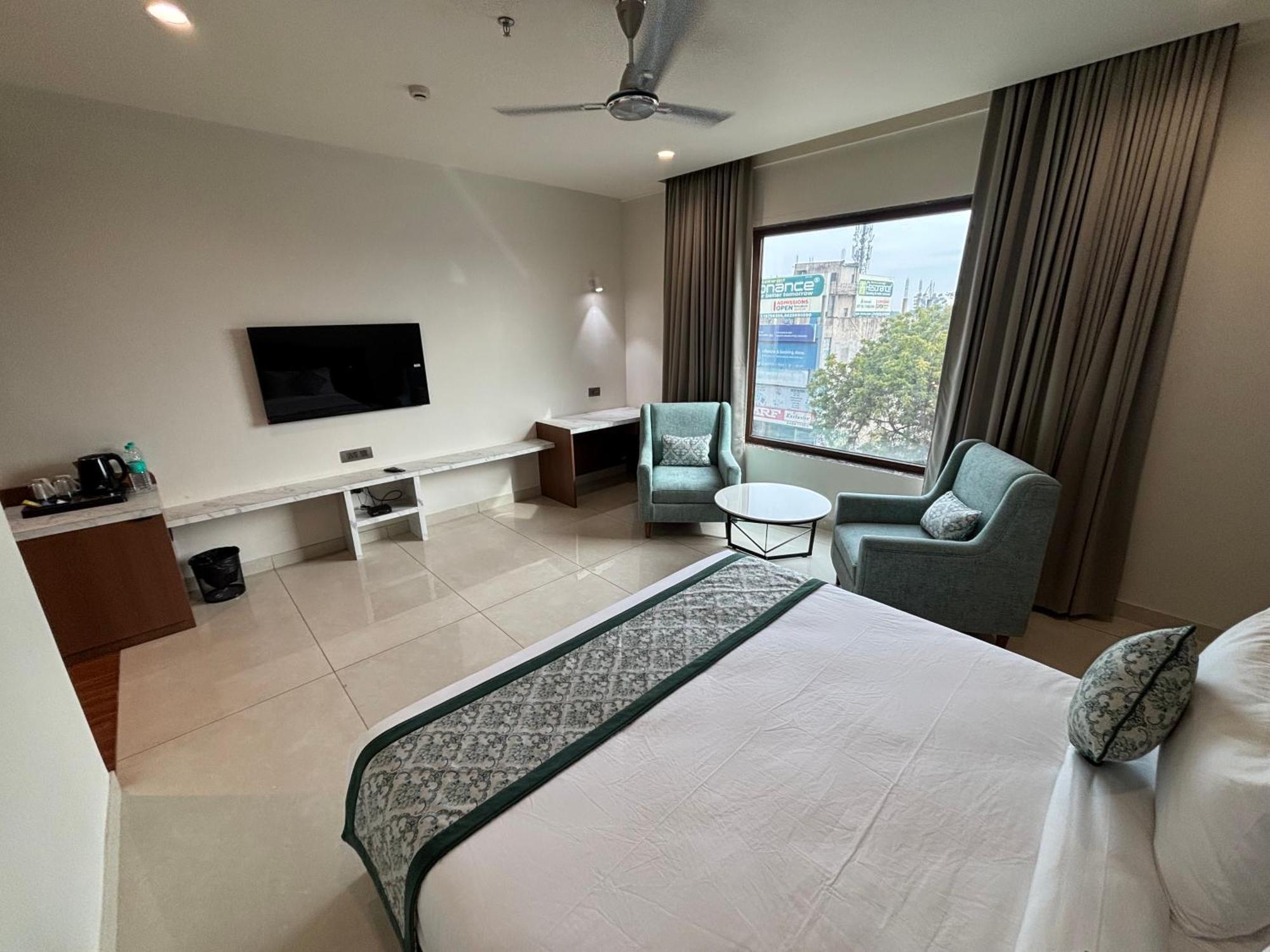 Hotel The Crown Inn Jhunjhunu Ngoại thất bức ảnh