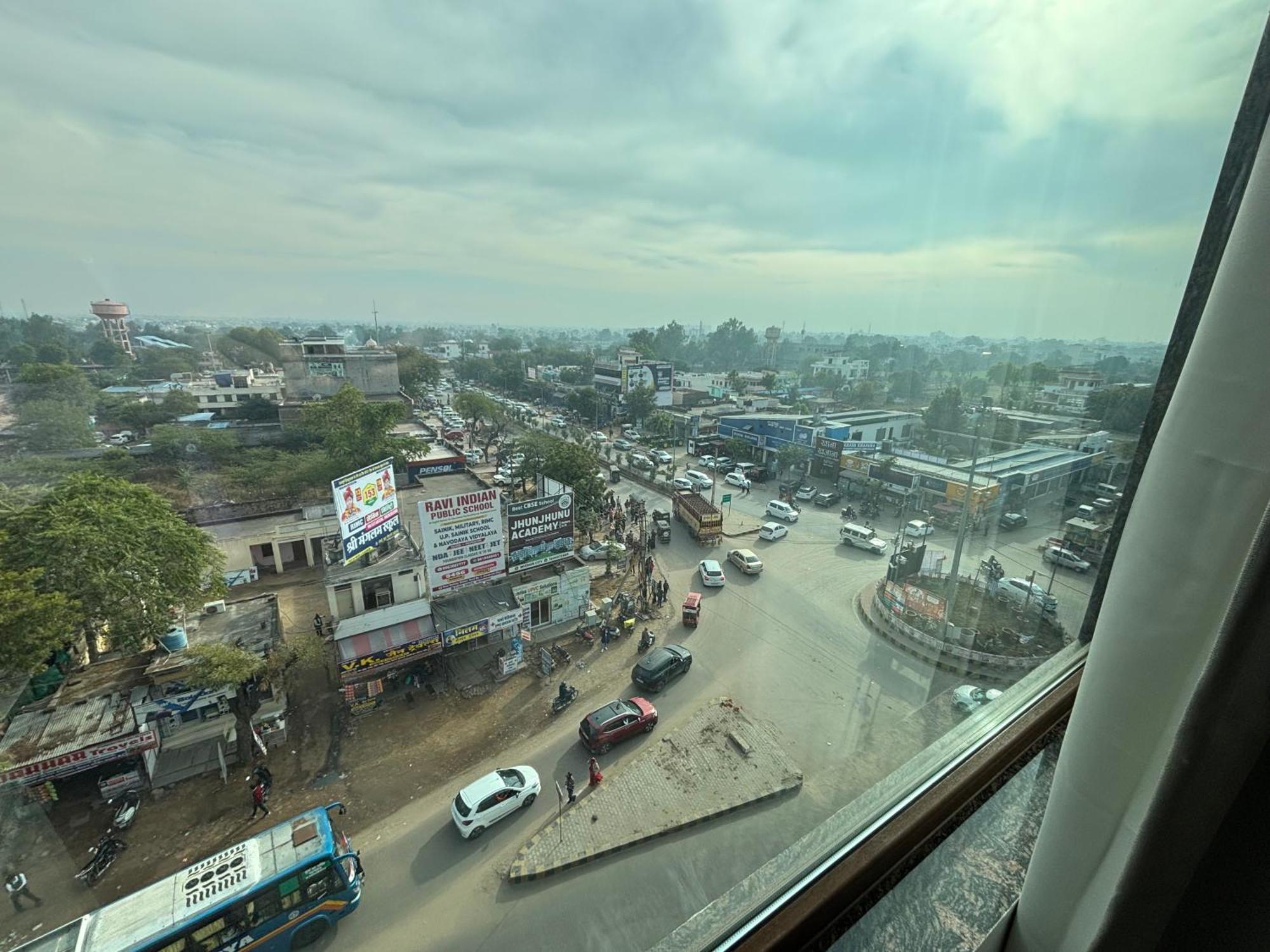 Hotel The Crown Inn Jhunjhunu Ngoại thất bức ảnh
