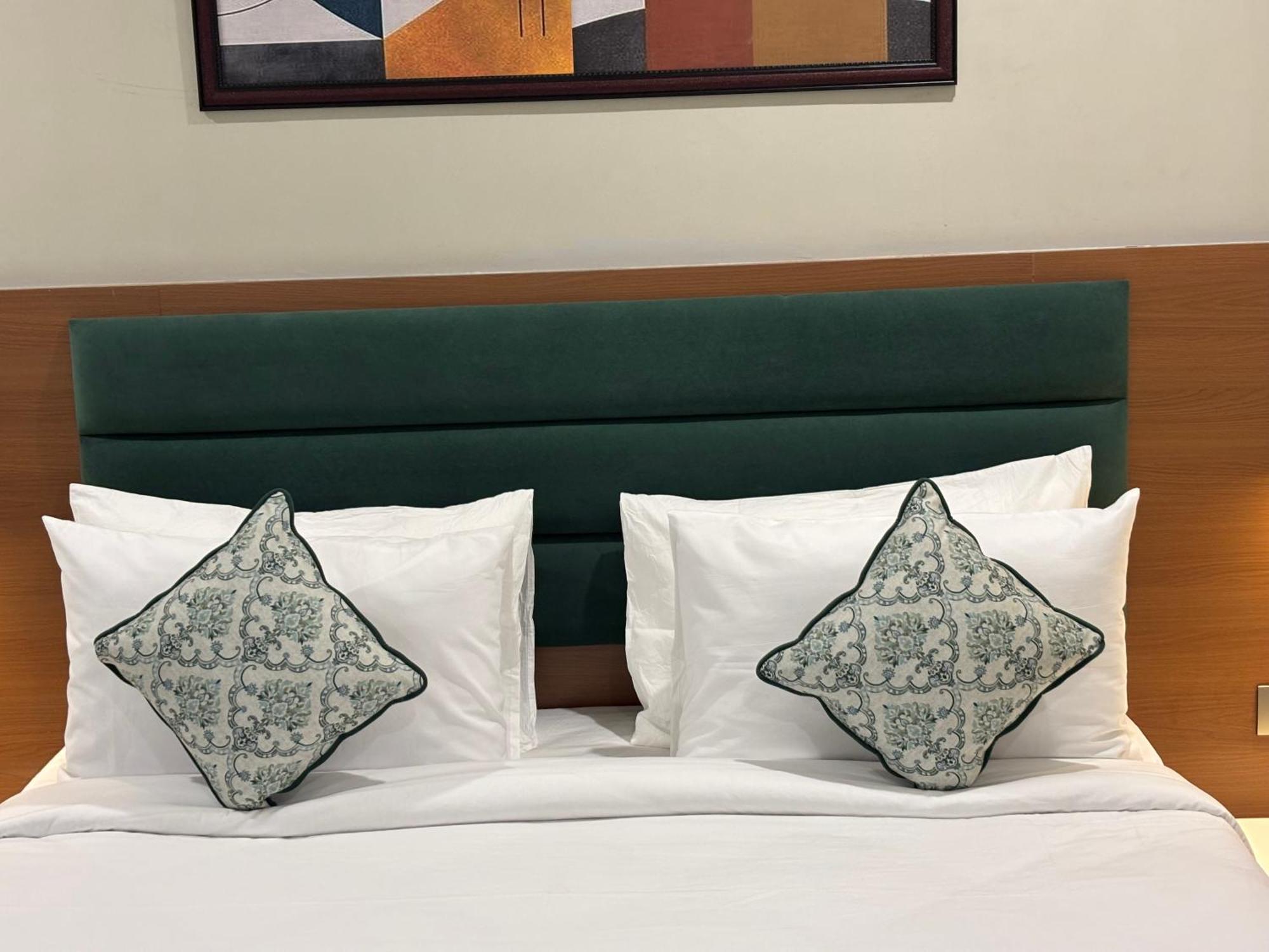 Hotel The Crown Inn Jhunjhunu Ngoại thất bức ảnh