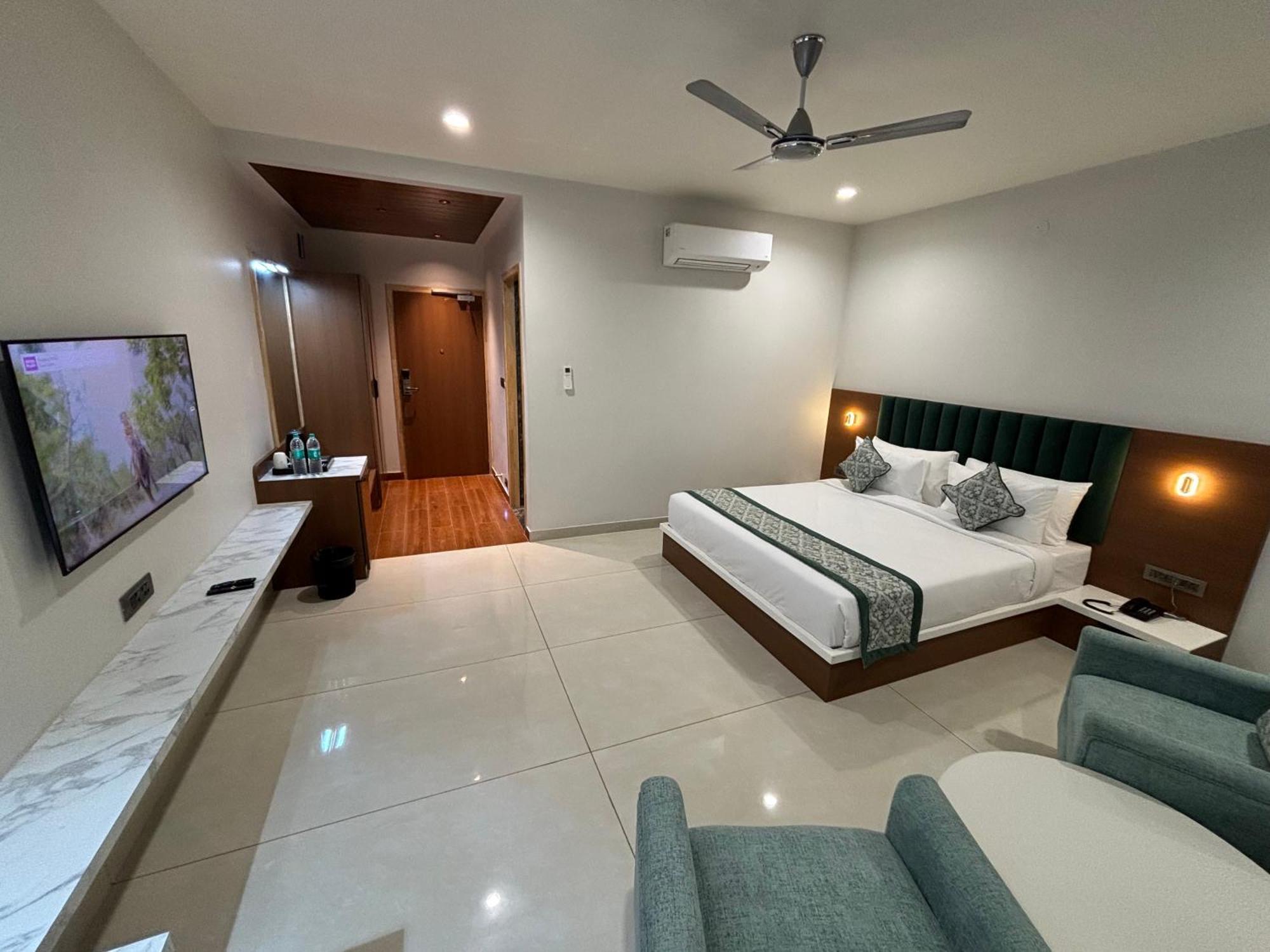 Hotel The Crown Inn Jhunjhunu Ngoại thất bức ảnh