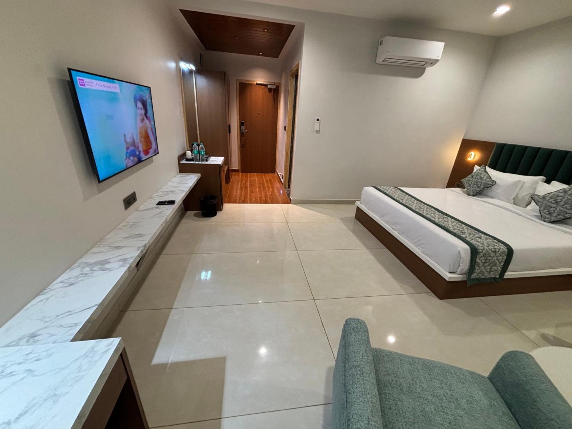 Hotel The Crown Inn Jhunjhunu Ngoại thất bức ảnh