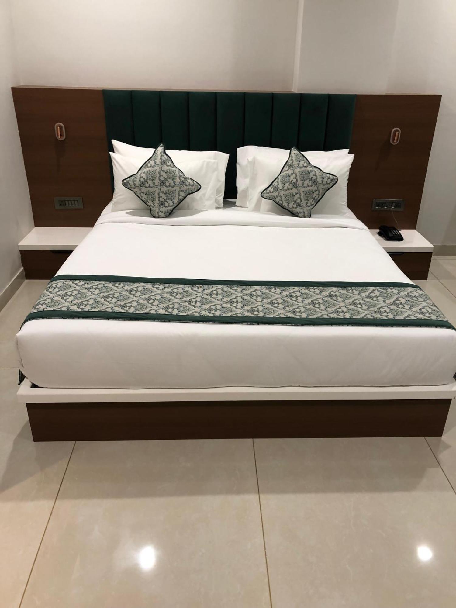 Hotel The Crown Inn Jhunjhunu Ngoại thất bức ảnh